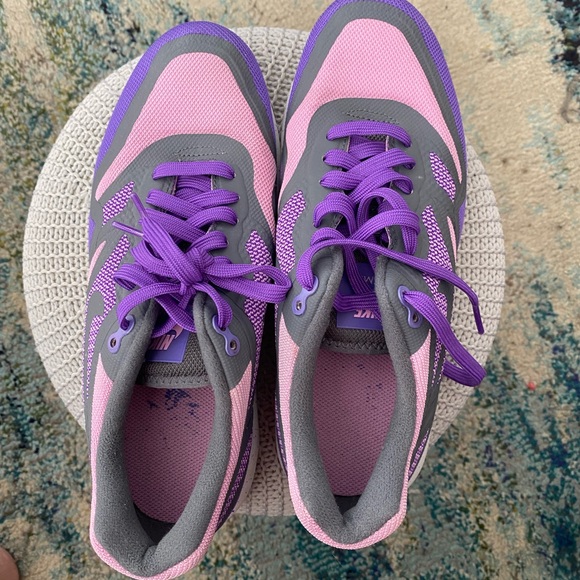 Nike pink & purple shoes. Size 8 - Picture 3 of 3